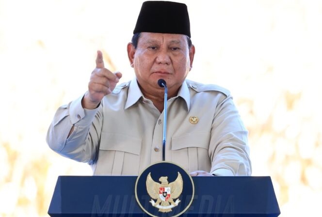 
					Presiden RI Jenderal TNI (Purn.) H. Prabowo Subianto menyampaikan apresiasi kepada Kapolri Jenderal Polisi Drs. Listyo Sigit Prabowo, M.Si.,