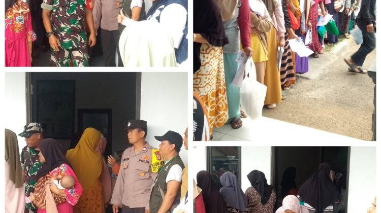 Bhabinkamtibmas Desa Sukaragam Amankan Penyaluran Bantuan Sembako 2025