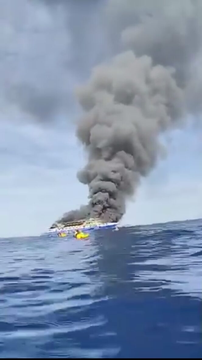 
					Kapal Penumpang Terbakar di Laut Talaud-Manado, Evakuasi Masih Berlangsung
