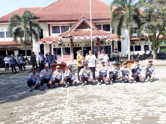 
					Cibarusah Gelar Lomba Baris-Berbaris Linmas Antar Desa, Dalam Rangka Sambut HUT RI Ke 80 TH dan Hari Jadi Kabupaten Bekasi Ke 75 TH
