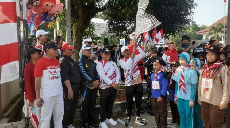 Lomba Gerak Jalan Tingkat Kecamatan Cibarusah 2025, Berjalan Meriah Peserta Antusias Ikuti Tiga Momen Bersejarah.