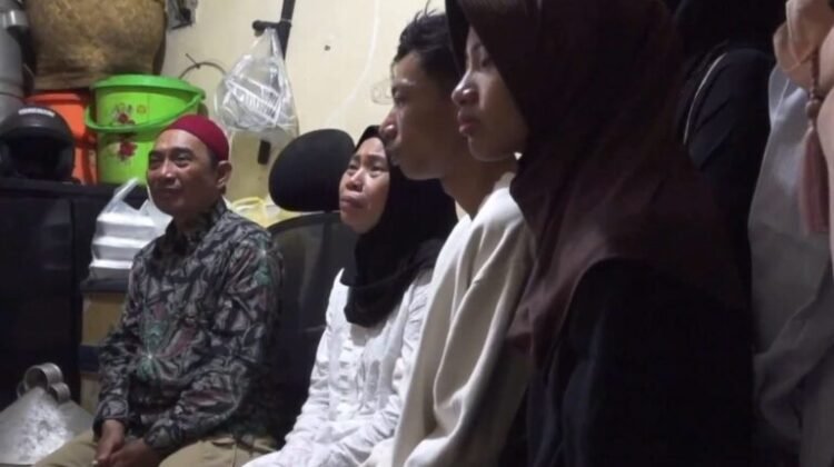 Puan Maharani Berkunjung ke Rumah Affan dan Menjanjikan Motor Baru Untuk Keluarga