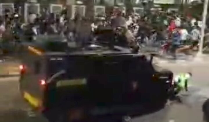 Innalillahi.Demo Di Pejompongan Memakan Korban Driver Ojol Dilindas Mobil Baracuda SatBrimob
