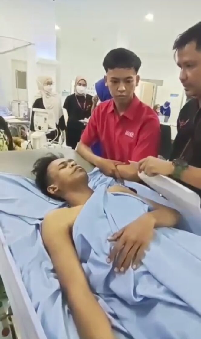 
					Ojol Tewas Dilindas Barracuda Brimob Saat Demo Di Gedung DPR Ricuh, Satu Lagi Kritis