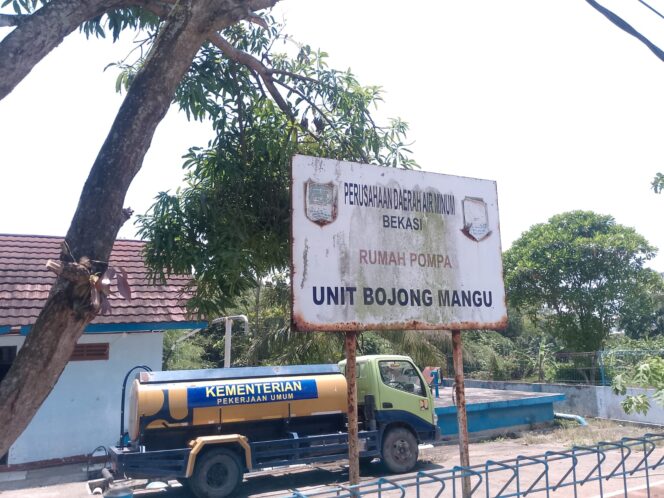 
					Air PDAM Terhenti Mengalir Warga Desa Naga Sari Dan Naga Cipta Kecamatan Serang Baru Kabupaten Bekasi Pada Teriak  Meminta Pasokan Air