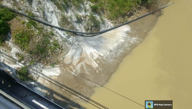 
					Diduga Cemari Aliran Sungai Cipamingkis Cibarusah  Limbah  Semen  Pencucian Batching Plant  Molen PT Indo Raya Kebenteng Menjadi Sorotan Publik