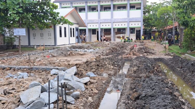 Proyek Revitalisasi SDN 01 Sukaraya Di Duga  Tidak Transparansi  Dan Amburadul Dikhawatirkan Cacat Mutu