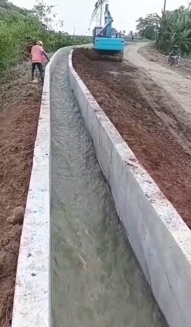 
					Proyek Pembangunan Saluran Irigasi Sekunder Rampung Dengan Hasil Yang Sangat Memuaskan Di Warga Desa Sirnajati Kampung Cijati Dawuan