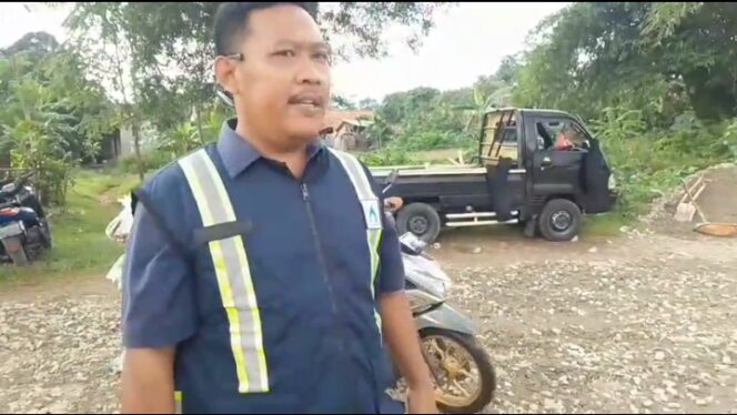 
					Pemerintah Kab Bekasi Di Duga Tutup Mata Dan Telinga Pada Proyek Siluman. Pembangunan Jalan Irigasi Di Kp Limo Desa Cibarusah Jaya Kab Bekasi