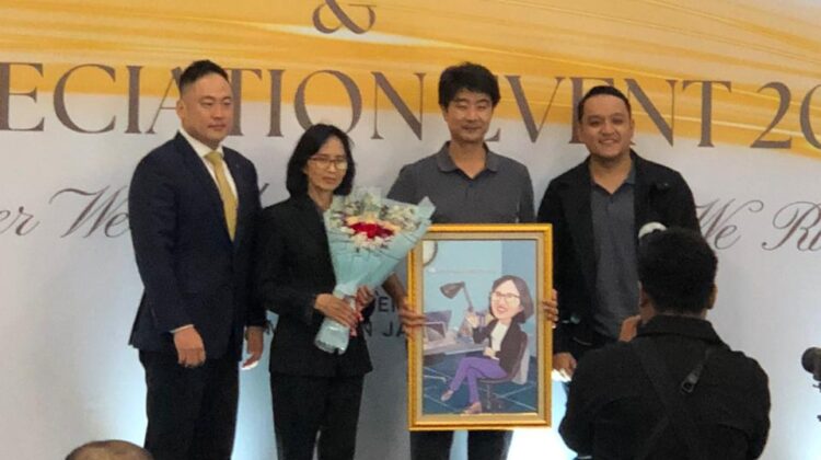Momen Haru Lepas Hangat Bersama  Direktur SKBF Ibu Stefani,  Memasuki Masa Pensiun.