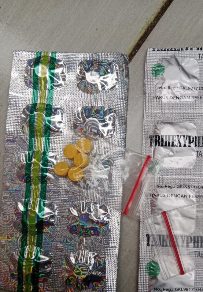 
					Peredaran Obat Terlarang Masuk Dalam Daftar Golongan (G) Di wilayah Hukum Polsek Cikarang Barat, Marak Bagaikan Penjualan Kacang 