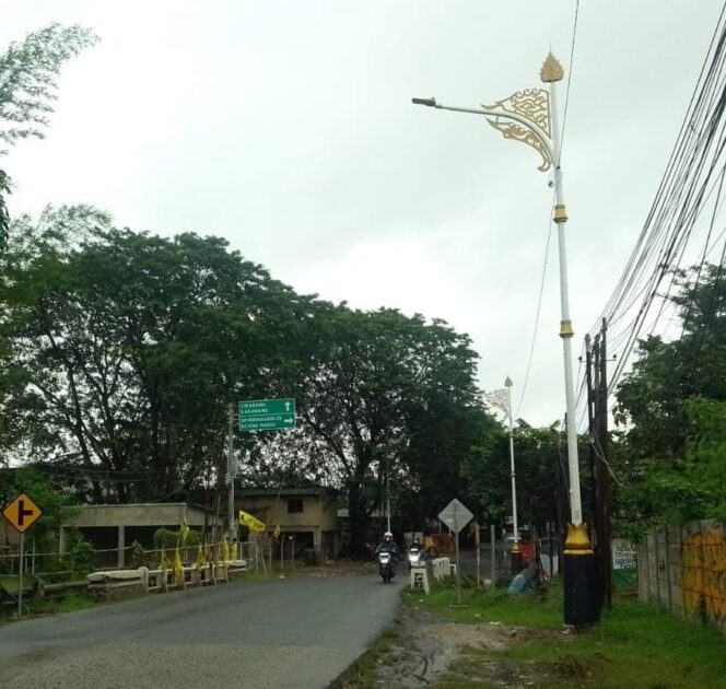 
					Warga Cibarusah Merasa Senang Dishub Provinsi Jabar Pasang Alat Penerang Jalan, APJ Ornamen Berteknologi Pintar di JalaN H Makmun Nawawi Kabupaten Bekasi.
