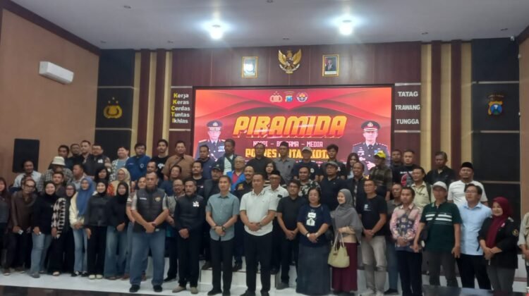 PIRAMIDA, Ngopi Bareng Media, Kapolres Blitar Kota Per Erat Sinergitas dan Kemitraan