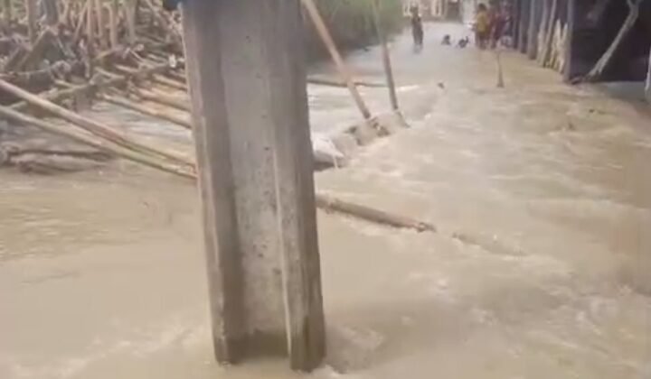 Banjir Permukiman dan Lahan Warga Muara Gembong Di Akibat kan Jebol Nya Tanggul Sungai Citarum