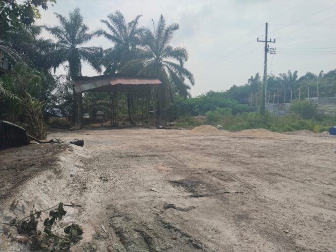 
					Tuduhan Pengalihan Kernel di Tapung Isapan Jempol, Pemilik Gudang Sebut Narasi “Video Usang” Sengaja Digoreng!