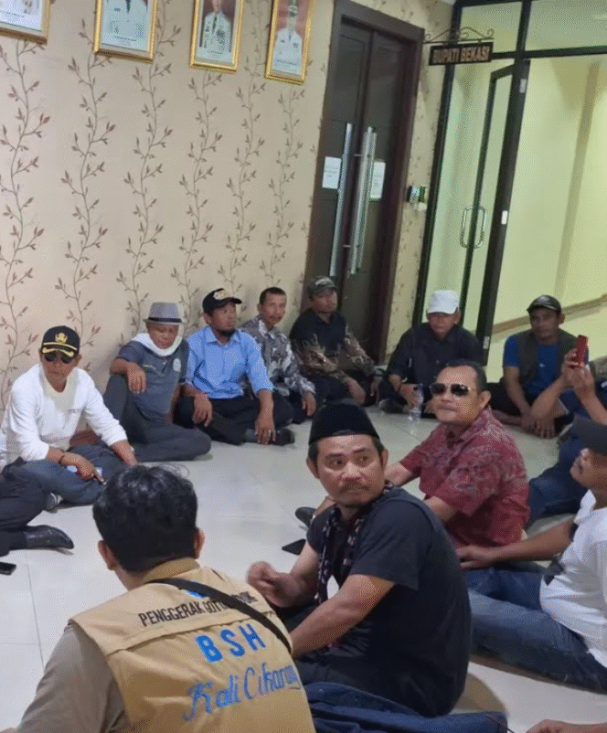 
					Diduga Gagal Panen Dampak Proyek Normalisasi Mangkrak Puluhan Petani Datangi PLT Bupati Sampaikan 6  tuntutan