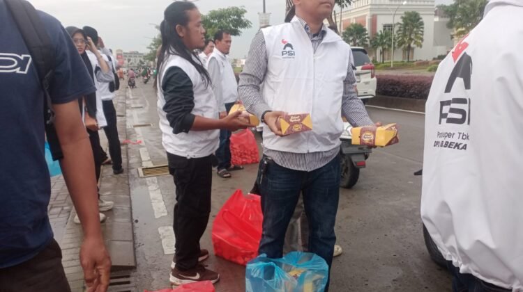 DPD PSI Kabupaten Bekasi Gelar Buka Puasa Bersama dan Berbagi Takjil Untuk Warga Sekitar