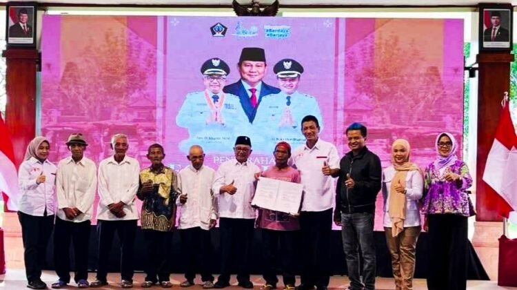 Bantuan,200 Unit Becak Listrik Prabowo Diserahkan.