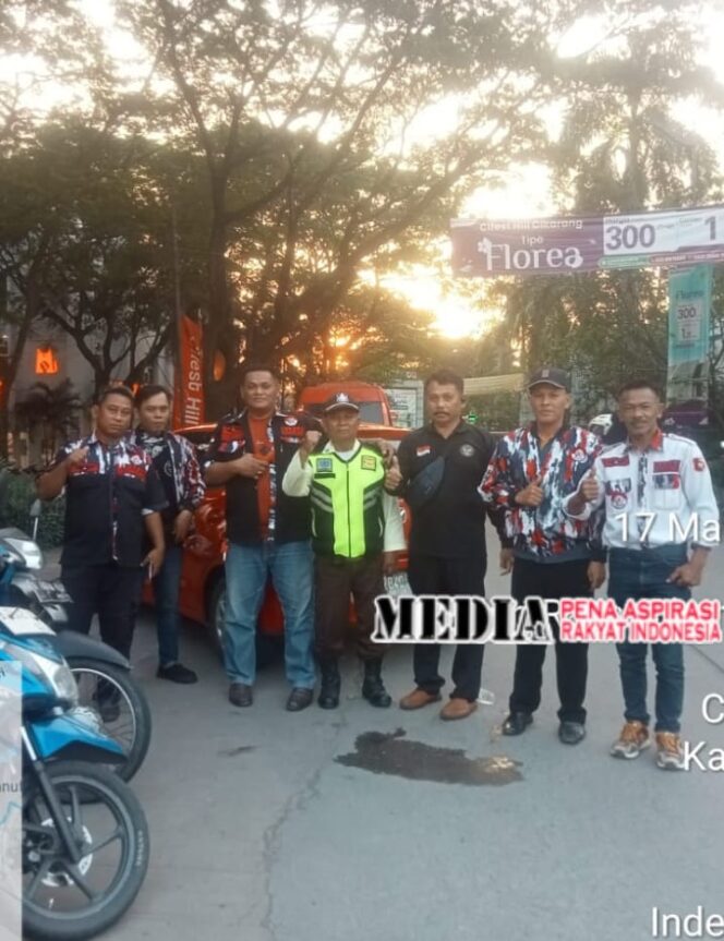 
					Berbagi Keberkahan LSM Barak Indonesia Marcab Kabupaten Bekasi Bagi- Bagi Takjil