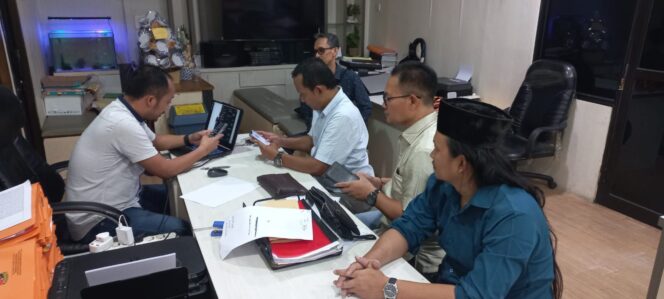 
					Tim Hukum Aliansi Buruh Melawan Resmi Melaporkan Akun Facebook dan Tiktok diduga cemarkan nama baik Plt Bupati Bekasi dr. Asep Surya Atmaja