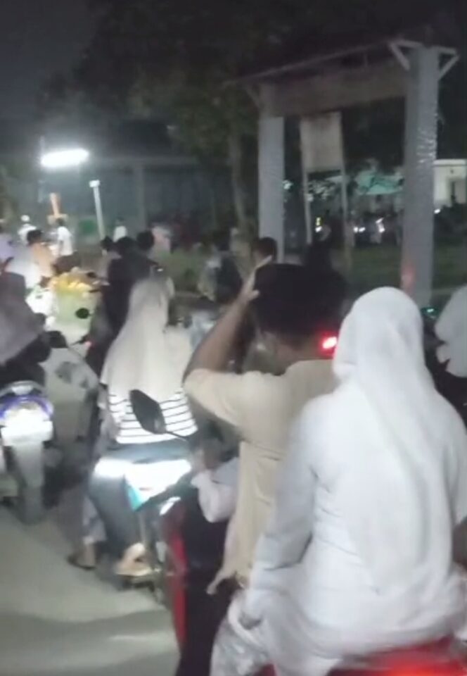 
					Rayakan Tahun Baru Islam 1 Muharam 1448 H Di Iringi Pawai Obor Mengingat Sejarah Hijriah Warga Perum KSB Grande 3 Antusias