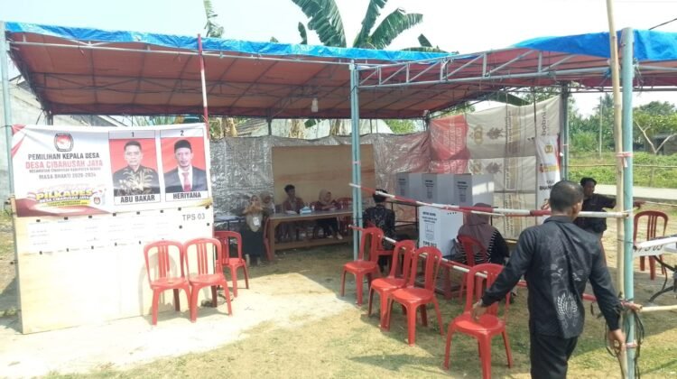 Persaingan Ketat Abu Bakar dan Heriyana, Warga Cibarusahjaya Tentukan Pilihan dan  Dukungan di  TPS 03