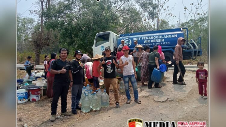 Peduli Kekeringan, Ormas GIBAS Sektor Cibarusah Salurkan Bantuan Air Bersih di Desa Ridomanah